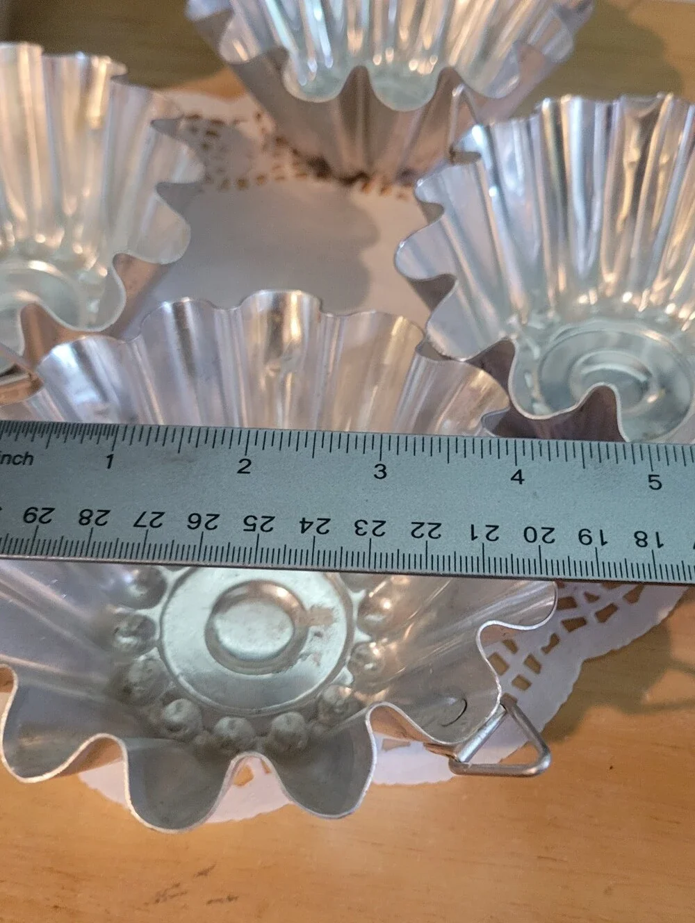 Set of 8 Various Sizes Aluminum Fluted Molds Brioche Tartlets CakeThree sizes